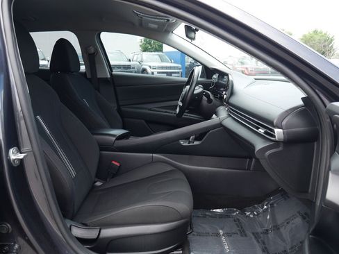 Used 2021 Hyundai Elantra SEL w/ Convenience Package FWD image 20