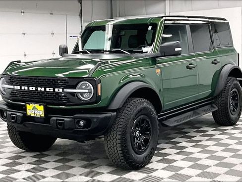 Used 2025 Ford Bronco Badlands image 11