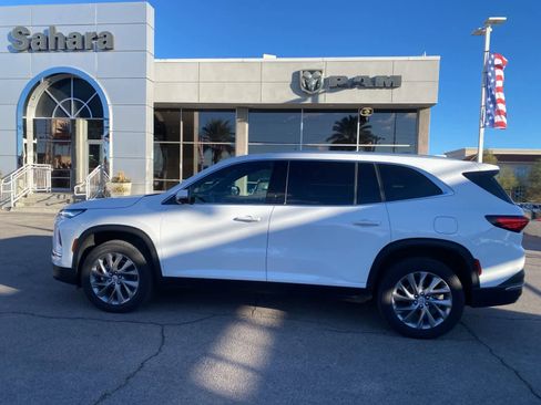 Used 2025 Buick Enclave Preferred image 9