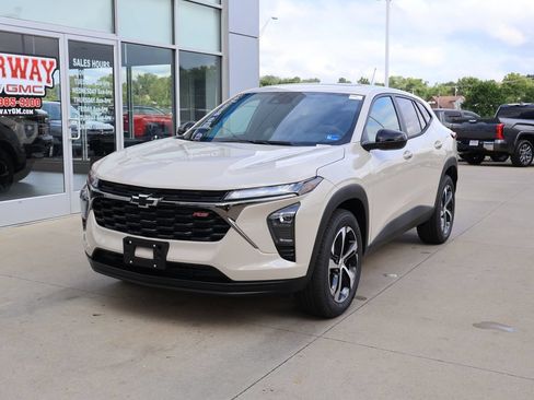 New 2026 Chevrolet Trax RS w/ Sunroof Package FWD image 6