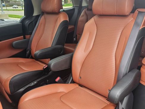 Used 2024 Kia Carnival SX Prestige FWD image 6