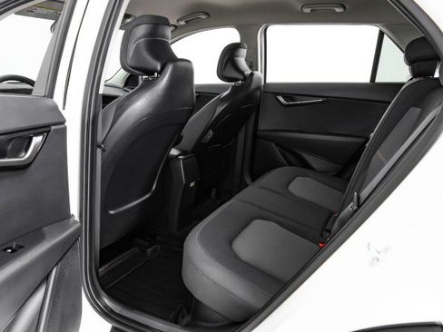 Used 2024 Kia Niro LX image 33