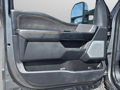 Used 2024 Ford F250 Platinum image 18