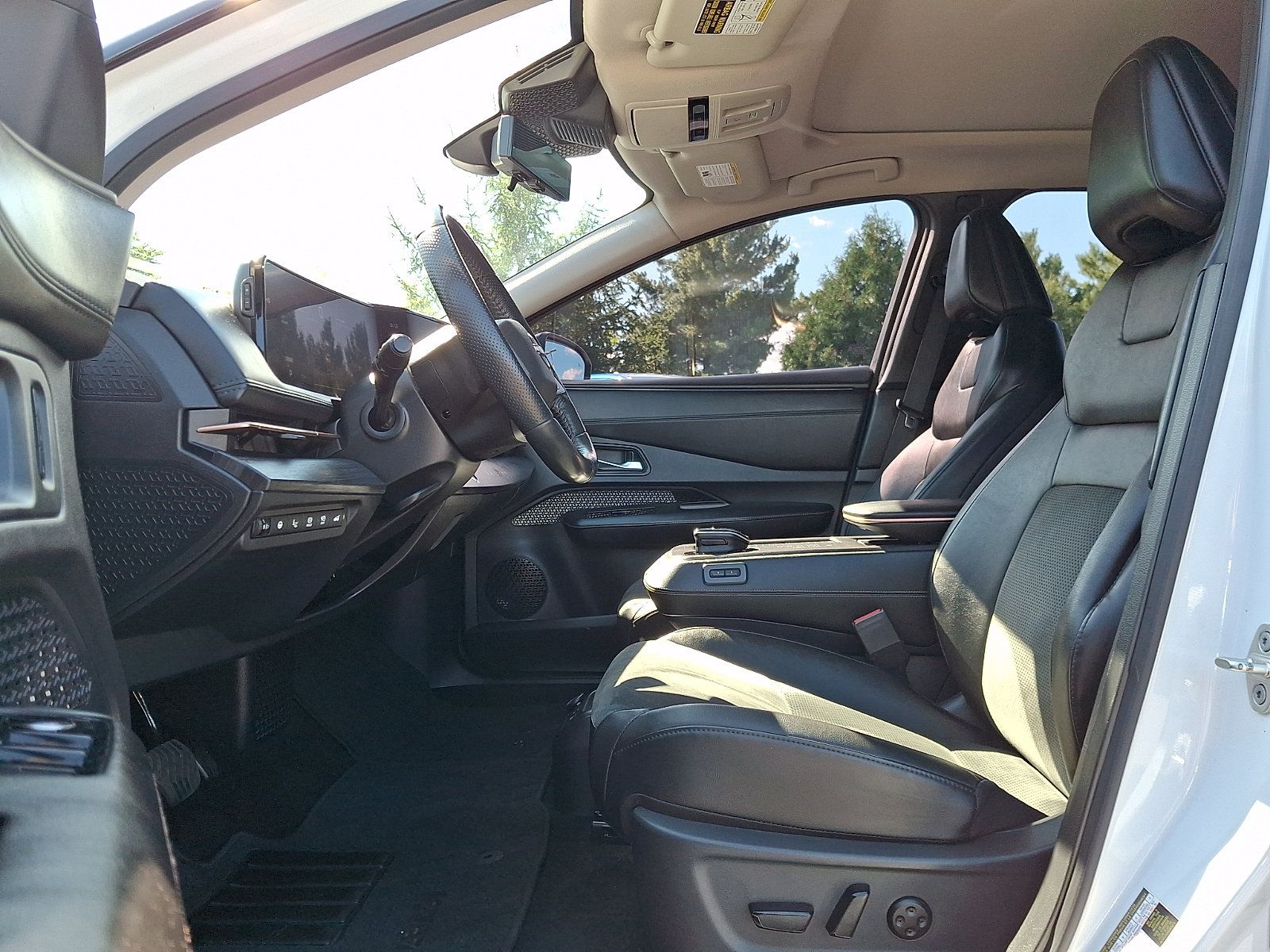 Certified 2023 Nissan Ariya AWD image 12