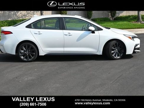 Used 2024 Toyota Corolla SE w/ SE Premium Package FWD image 3