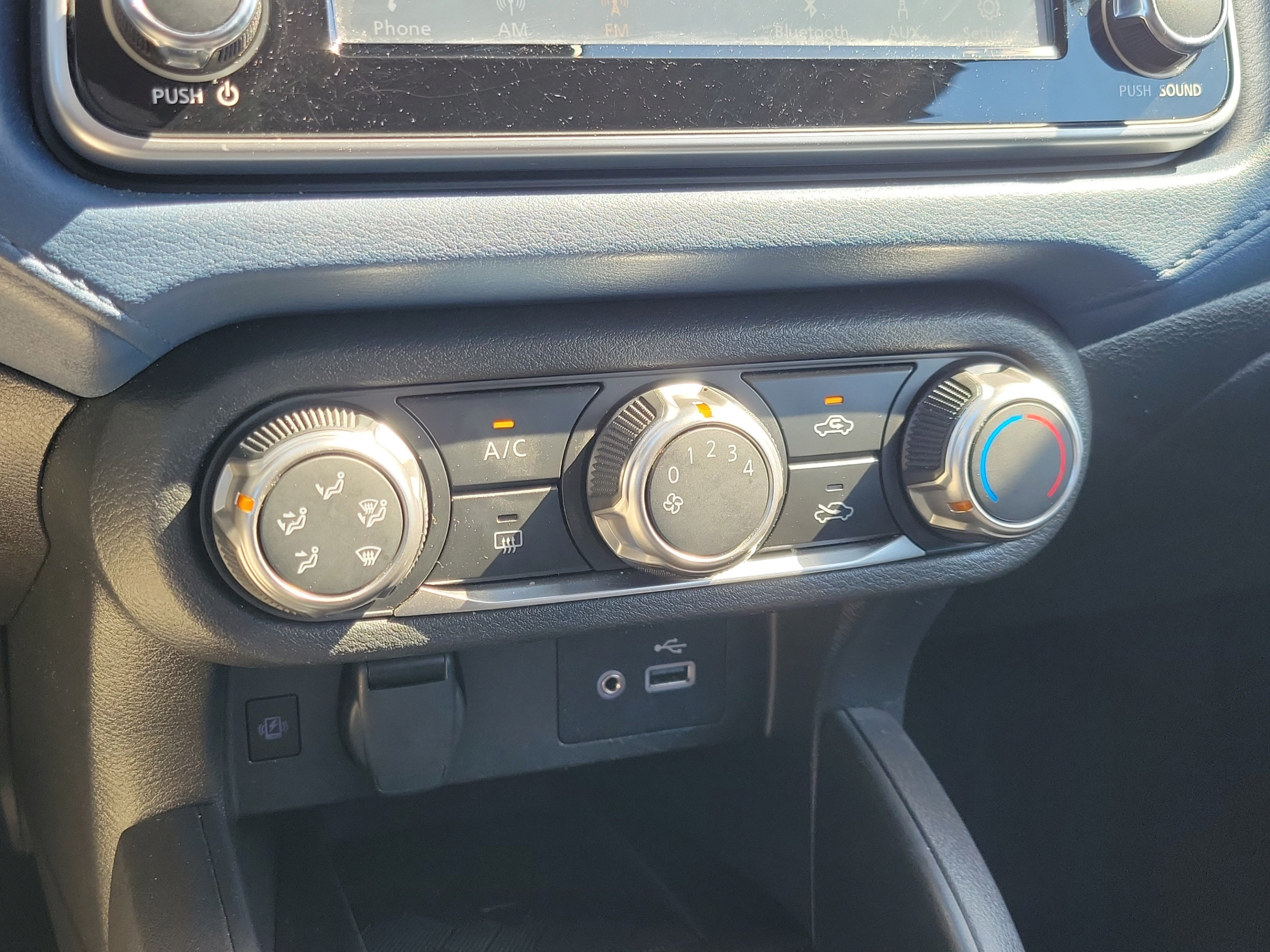 Used 2025 Nissan Versa SV FWD image 28