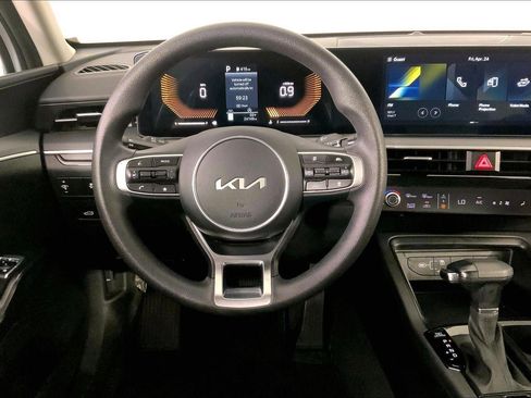 Used 2025 Kia K5 LXS FWD image 5