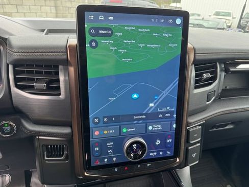 Used 2022 Ford F150 Lightning Lariat image 18