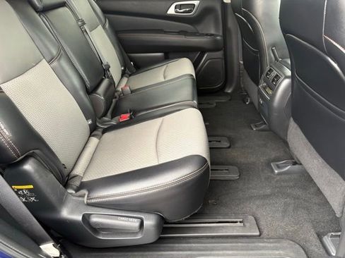 Used 2020 Nissan Pathfinder SV AWD/4WD image 17