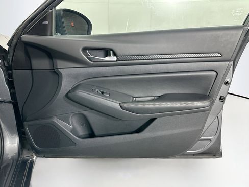 Used 2025 Nissan Altima 2.5 SV image 30