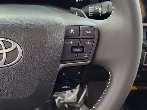 Used 2025 Toyota Camry SE w/ Convenience Package FWD image 25
