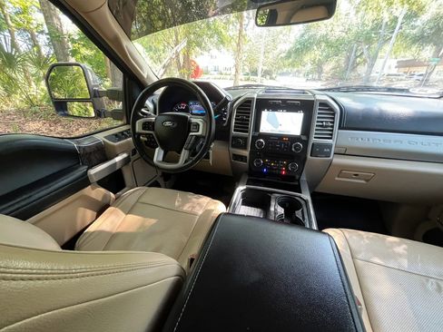 Used 2017 Ford F250 Lariat w/ Chrome Package image 11