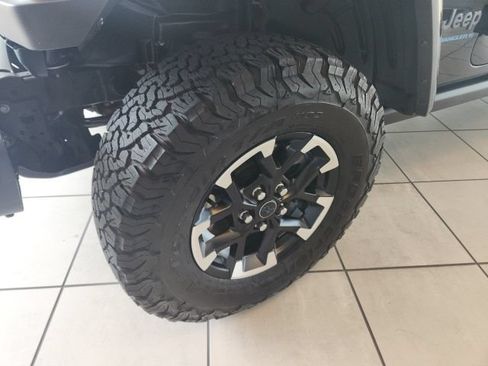 Used 2024 Jeep Wrangler Unlimited Rubicon 4xe AWD/4WD image 7
