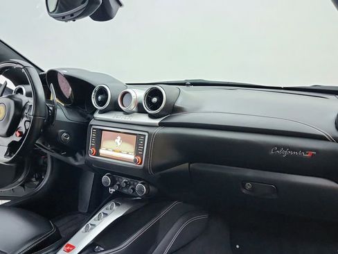 Used 2018 Ferrari California T image 24