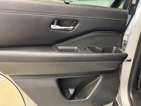 Used 2023 Nissan Pathfinder Platinum w/ Cargo Package image 15