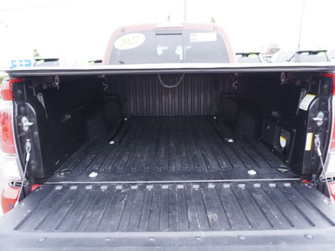 Used 2022 Toyota Tacoma TRD Off-Road w/ Technology Package image 12