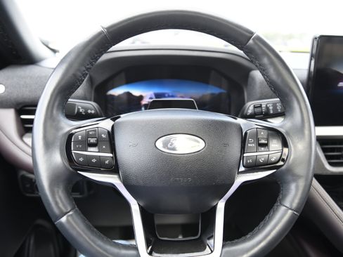 Used 2025 Ford Explorer Platinum image 24