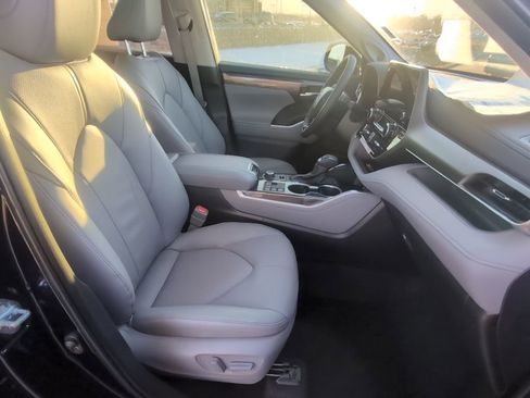 Used 2026 Toyota Highlander Limited image 31