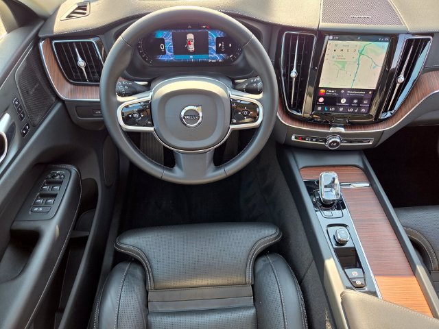Certified 2023 Volvo XC60 B5 Ultimate FWD image 16