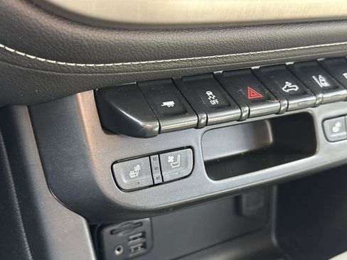 Used 2021 GMC Canyon Denali image 32