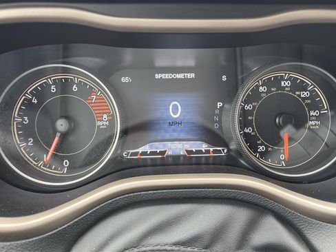 Used 2017 Jeep Cherokee Limited AWD/4WD image 19