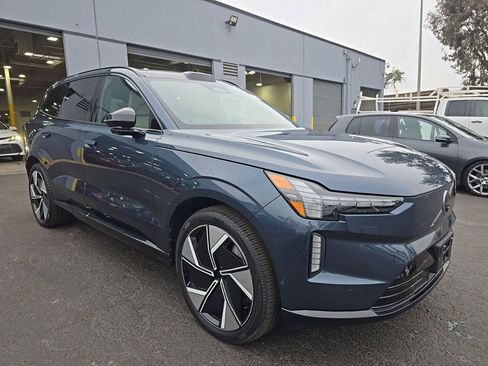 Used 2025 Volvo EX90 Ultra AWD/4WD image 4