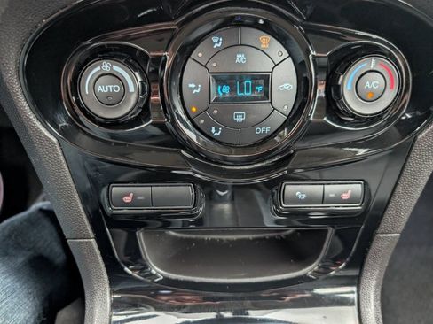 Used 2014 Ford Fiesta Titanium FWD image 17