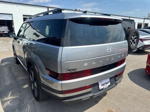 Used 2025 Hyundai Santa Fe Limited FWD image 4