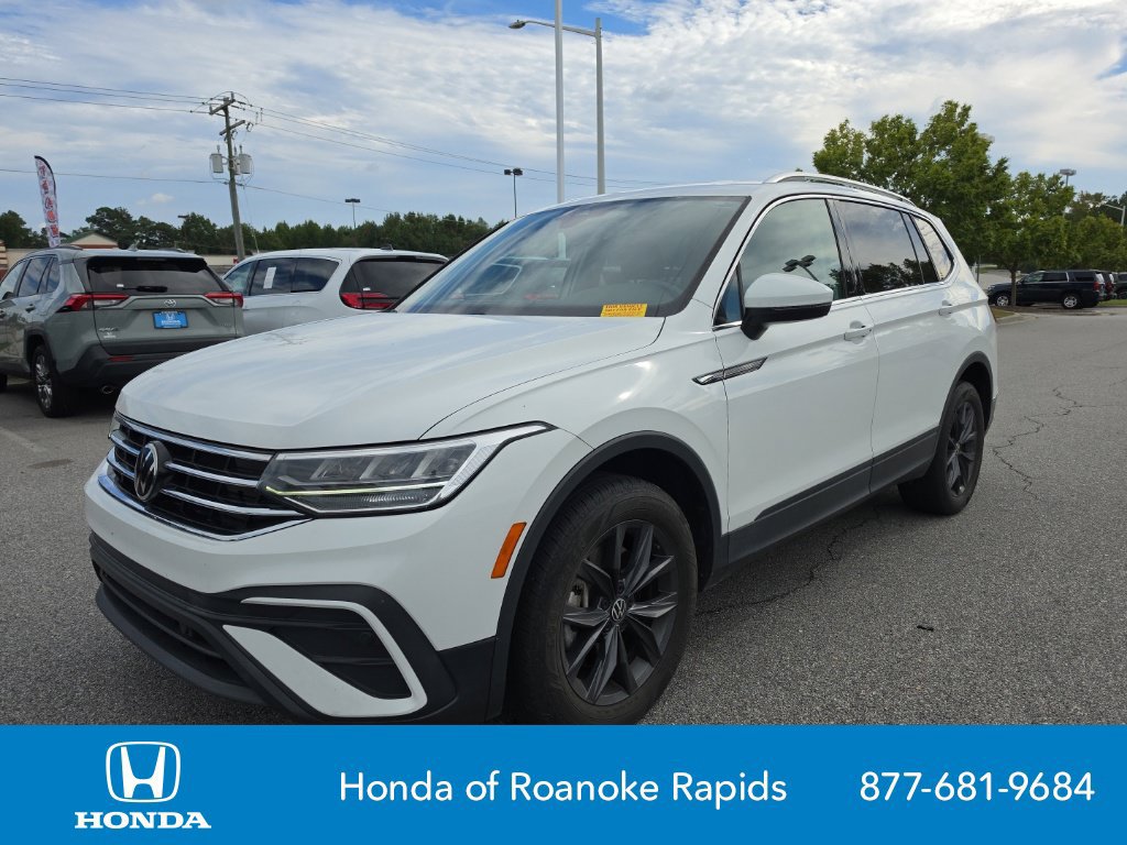 Used 2022 Volkswagen Tiguan SE AWD/4WD image 1