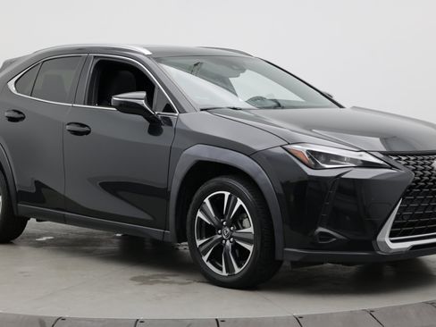 Used 2021 Lexus UX 200 w/ Accessory Package (Z2) FWD image 3