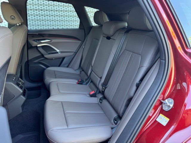 Certified 2025 Audi Q5 Premium w/ 19" Wheel Package AWD/4WD image 11