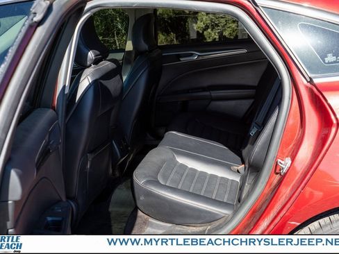 Used 2017 Ford Fusion SE w/ Fusion SE Technology Package image 13