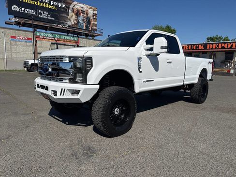 Used 2017 Ford F250 Lariat w/ Lariat Value Package image 2