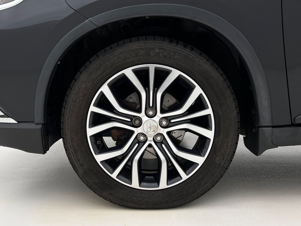 Used 2016 Mitsubishi Outlander SEL AWD/4WD image 26