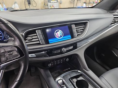 Used 2024 Buick Enclave Premium image 20