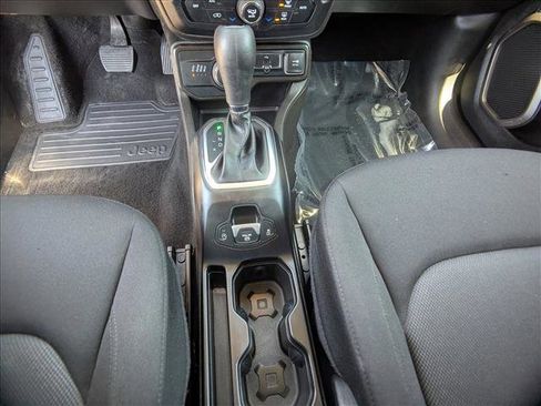Used 2023 Jeep Renegade Latitude AWD/4WD image 12