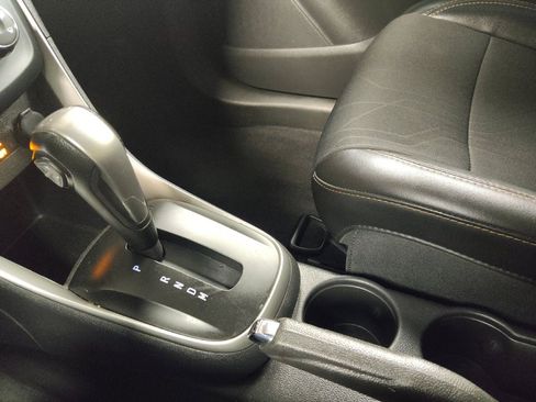 Used 2020 Chevrolet Trax LT w/ Driver Confidence Package FWD image 26