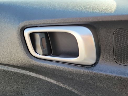 Used 2023 Hyundai Venue SEL FWD image 24