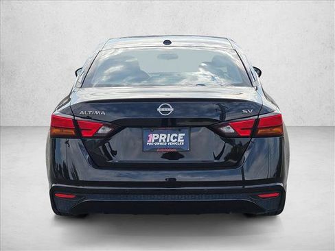 Used 2024 Nissan Altima 2.5 SV FWD image 6
