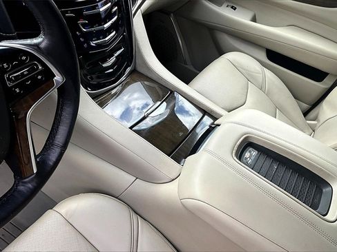 Certified 2020 Cadillac Escalade Luxury image 16