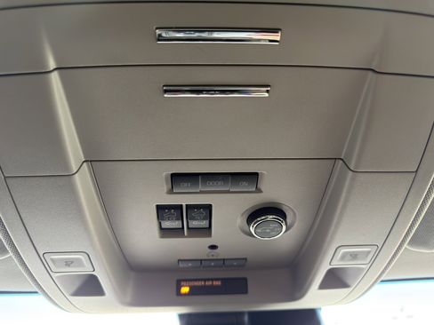 Used 2018 GMC Yukon XL SLT w/ Open Road Package image 31