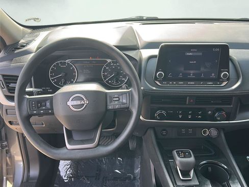 Used 2025 Nissan Rogue S AWD/4WD image 7