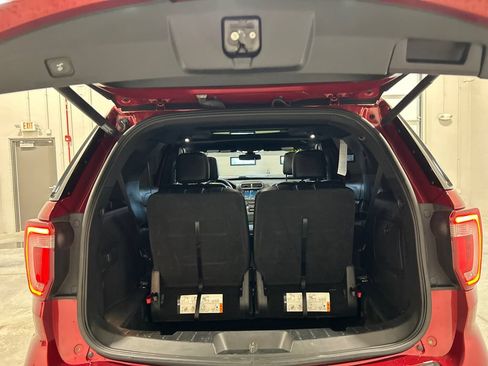 Used 2018 Ford Explorer XLT w/ Equipment Group 202A AWD/4WD image 34