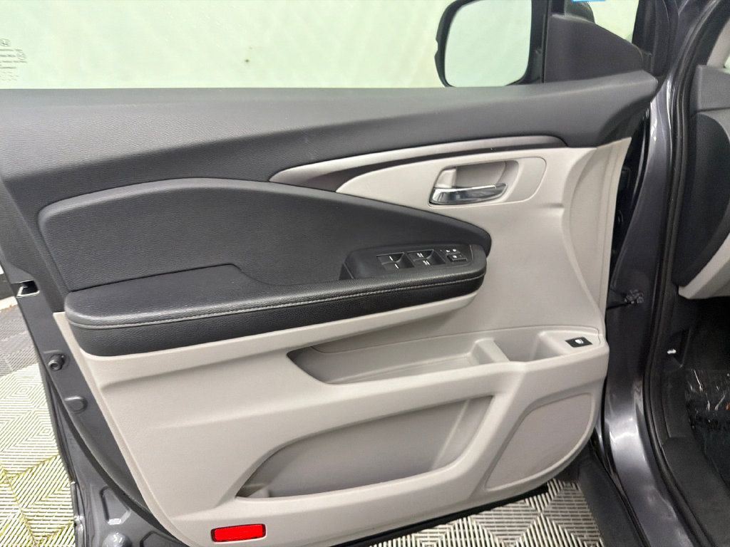 Used 2017 Honda Ridgeline RTL image 11