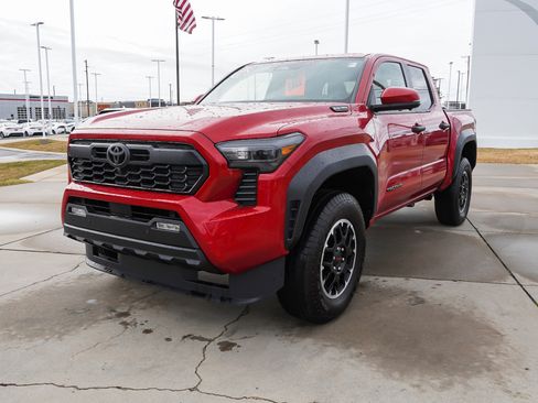 Used 2025 Toyota Tacoma TRD Off-Road image 4