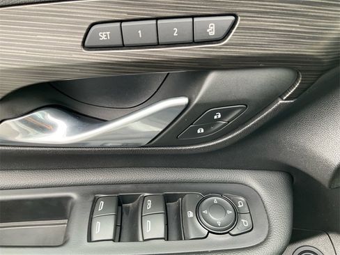 Used 2024 GMC Terrain SLT image 26