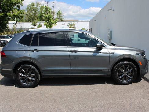 Used 2022 Volkswagen Tiguan SE w/ Panoramic Sunroof Package AWD/4WD image 32