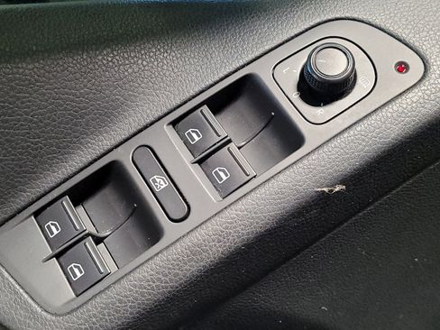 Used 2017 Volkswagen Tiguan Limited w/ Premium Package image 27