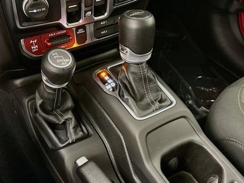 Used 2024 Jeep Gladiator Mojave w/ Convenience Group AWD/4WD image 16