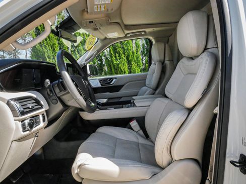 Used 2021 Lincoln Navigator L Reserve AWD/4WD image 16